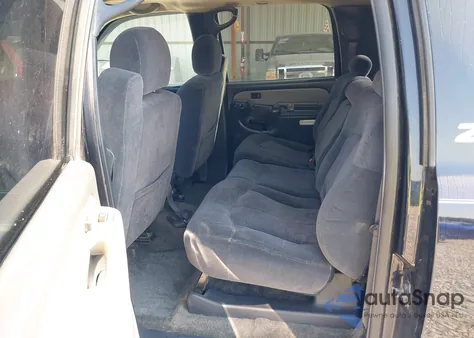 2000 Chevrolet Suburban 1500 Ls z USA, uszkodzony, nr VIN 3GNFK16T3YG200512